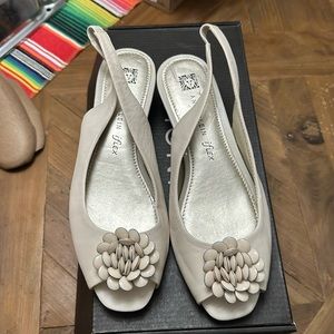 Anne Klein iflex Slingbacks